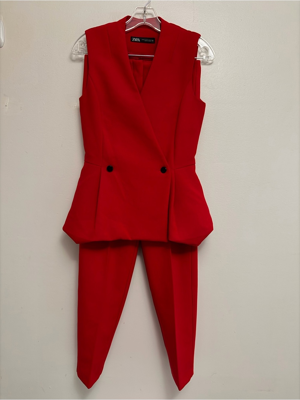 Zara Red Sleeveless Double-Breasted Blazer & Tapered Pants Set - Picture 2 of 12